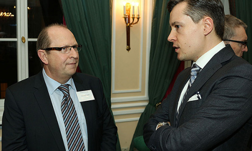 2016-09/1473354738_025