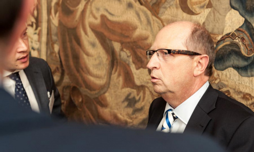 2016-09/lsg-kollegen-industry-insights-130919-094