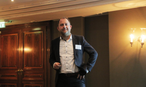 2017-03/1489401463_business75