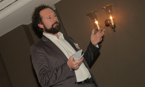 2017-03/1489401465_business100