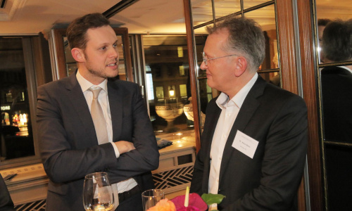 2017-03/1489401468_business39