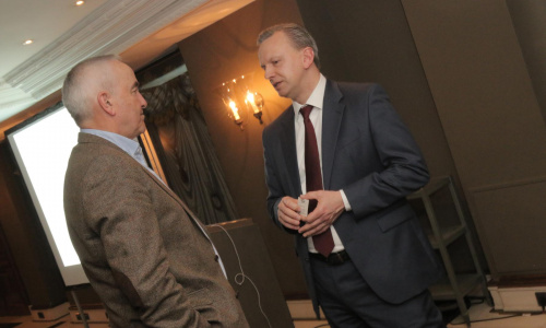 2017-03/1489401468_business46