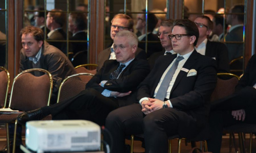 2018-05/1527239550_v7611-1597