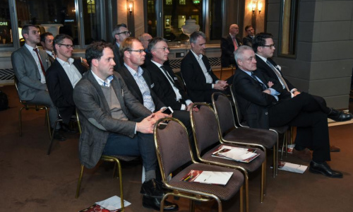 2018-05/1527239551_v7611-1587