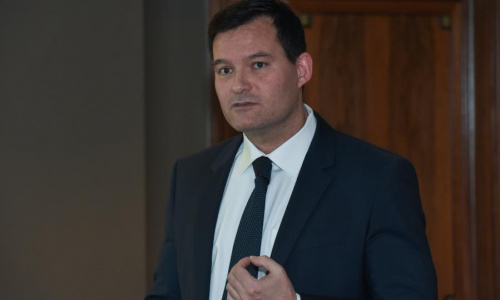 2018-05/1527239551_v7611-1605