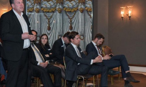 2018-05/1527239552_v7611-1657