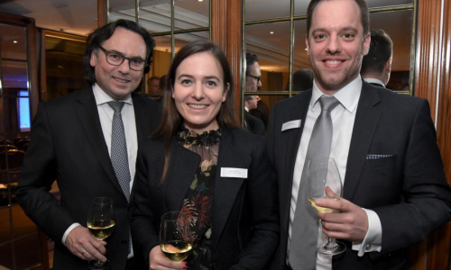 2018-05/1527239553_v7611-1721