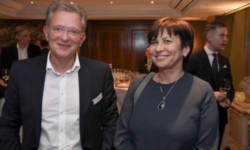 2018-05/1527239553_v7611-1724