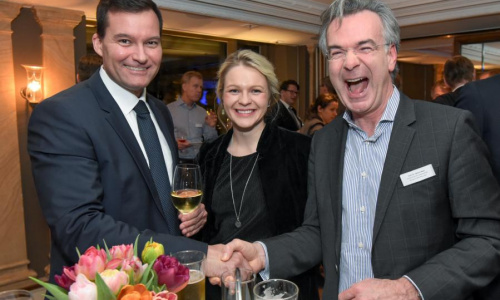 2018-05/1527239554_v7611-1740