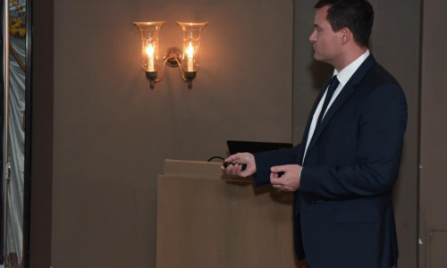 2018-05/1527239555_v7611-1574