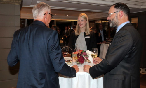 2018-09/1537963720_schmid41-min